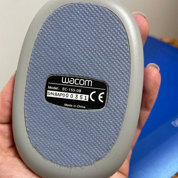 Wacom CTE-450 Bamboo Fun Graphic Writing Tablet with Mouse & Cord, NO PEN - Picture 5 of 8